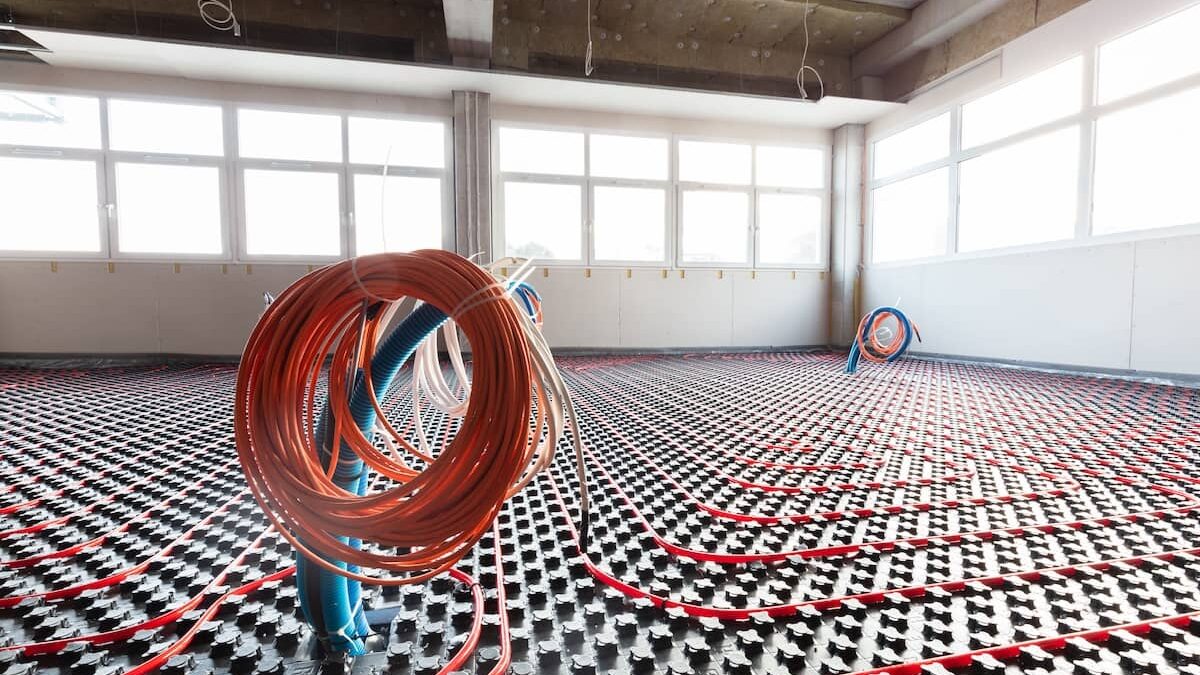 Fußbodenheizung mit Wärmepumpe kombinierbar? Wir haben die Antwort